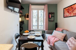 Smart TV - Stylish & Elegant I Metro - 1min I Near Montmartre (Paris)