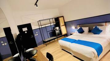 Bureau, espace de travail pour ordinateur portable