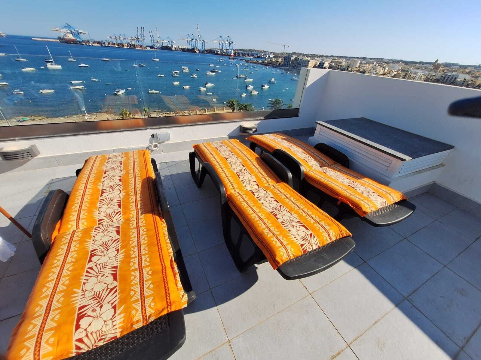 Hồ bơi ngoài trời phục vụ theo mùa 