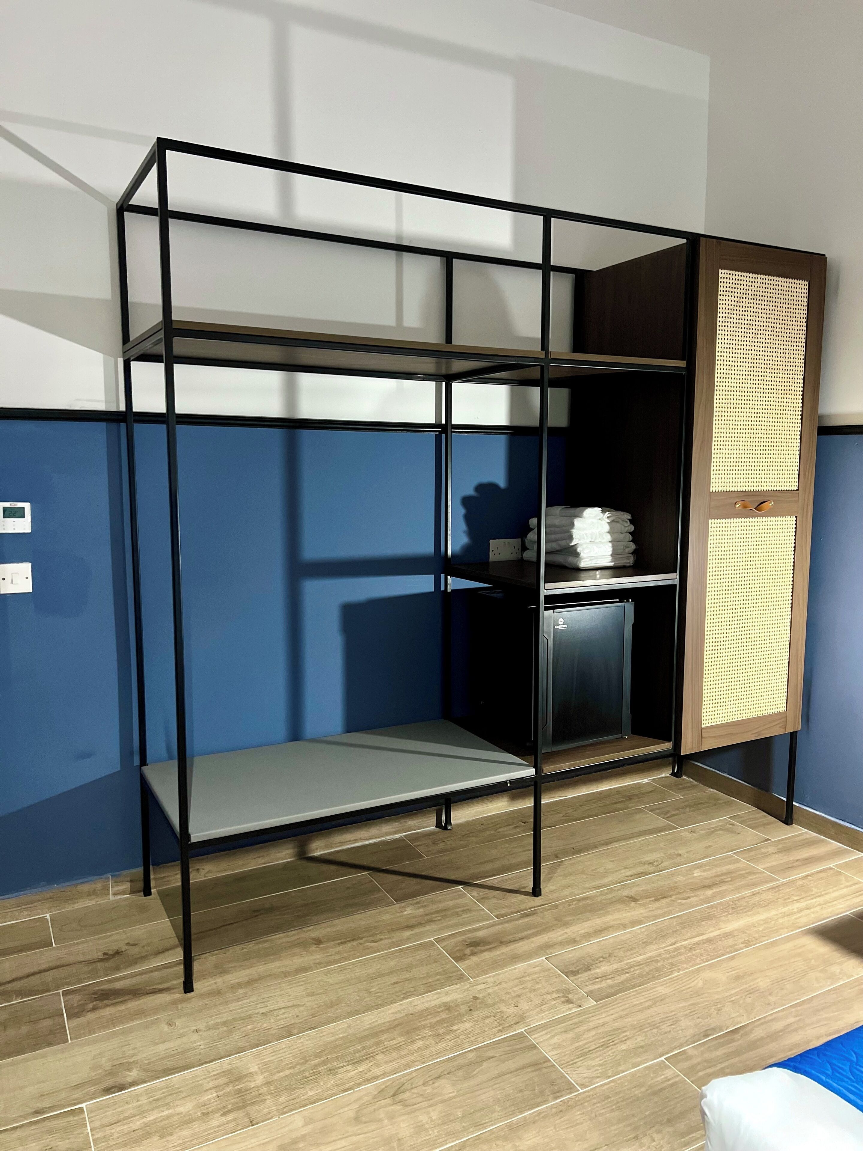 Desk, laptop workspace, soundproofing, free WiFi