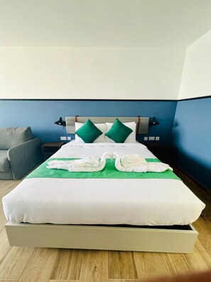 Skrivebord, skrivebord for bærbar PC, lydisolert og wi-fi (inkludert)