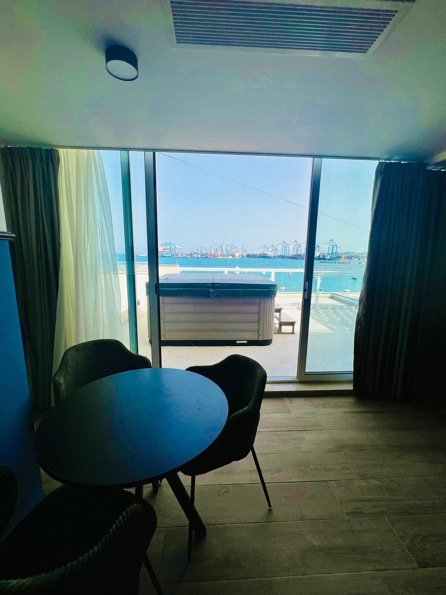 Deluxe Twin Room, Balcony, Sea View | Desk, laptop workspace, soundproofing, free WiFi