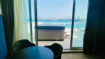 Deluxe Twin Room, Balcony, Sea View | Desk, laptop workspace, soundproofing, free WiFi