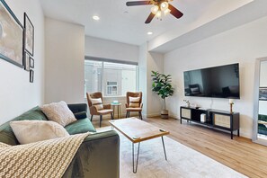 TV, books, offices, computer monitors - Spacious & Luxe Condo: Best Mt. Rainier Views, Near Tacoma Convention Center (Tacoma)