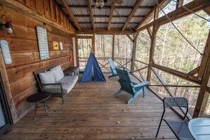 Property grounds - Bear Necessities Cabin (Clayton)