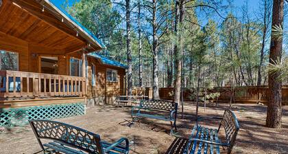 Cabin home with large yard, covered patio, fire pit & BBQ grill - golf nearby