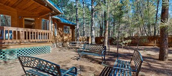Cabin home with large yard, covered patio, fire pit & BBQ grill - golf nearby