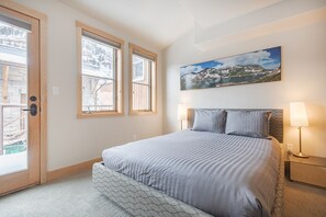 3 عدّة غرف نوم ومكواة/لوح كي وواي فاي وملاءات أسرّة