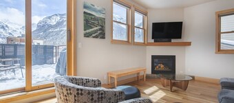 Livery Loft: Mountains on Main