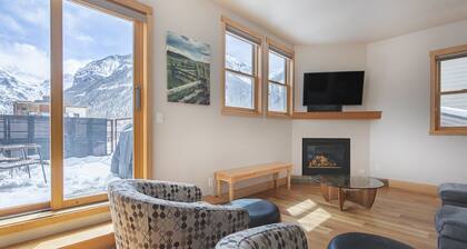 Livery Loft: Mountains on Main