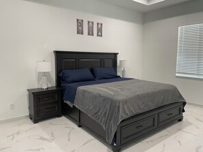 4 bedrooms, desk, free WiFi, bed sheets