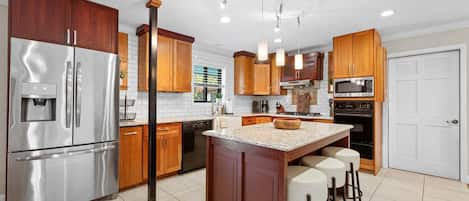 Casa, varias camas, acceso a la alberca (Lake Shore Landing) | Cocina privada | Refrigerador, microondas, horno y parrilla de estufa
