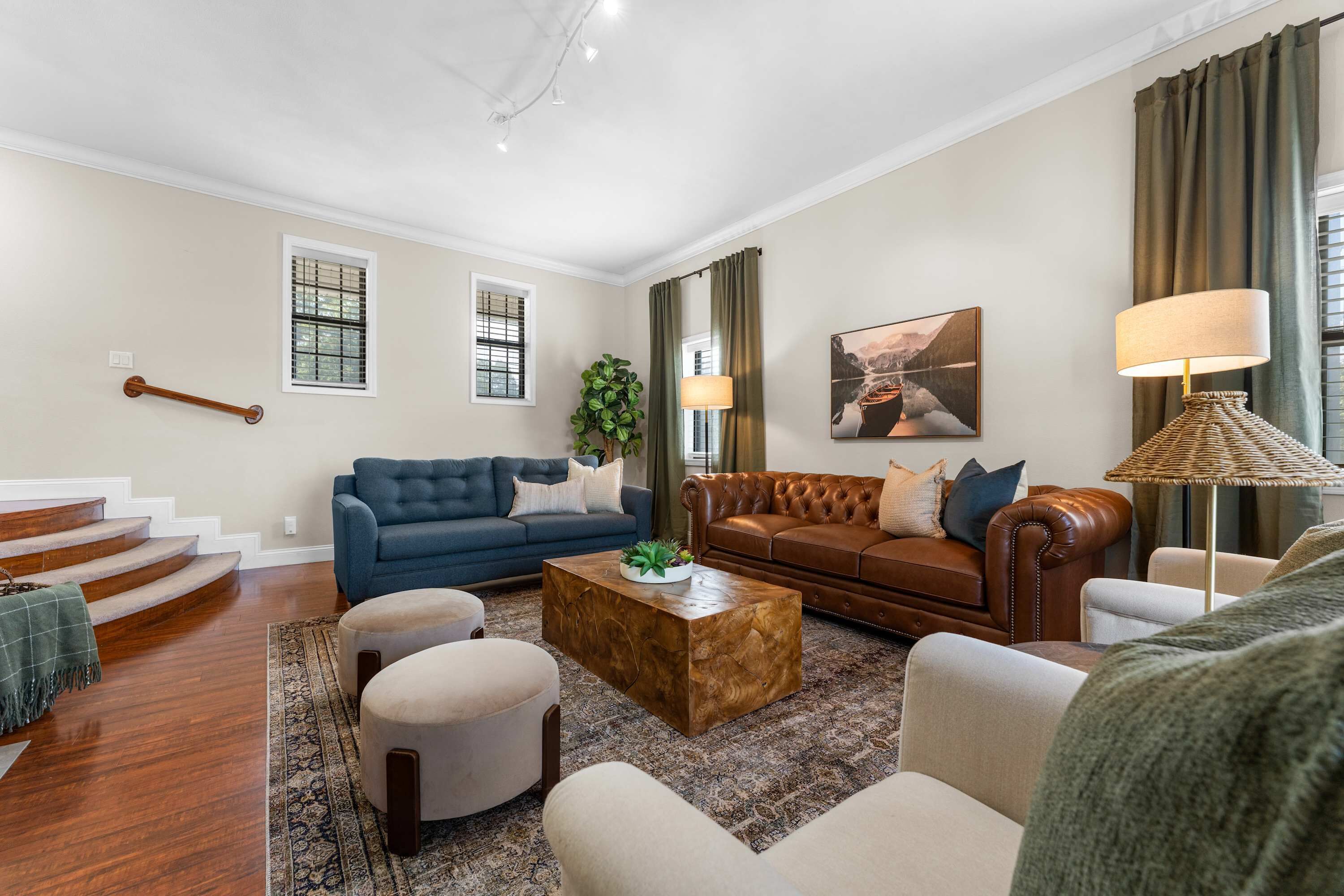 Casa, varias camas, acceso a la alberca (Lake Shore Landing) | Área de sala de estar | Televisión de pantalla plana de 42 pulgadas con canales digitales 