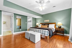 House, Multiple Beds, Pool Access (Lake Shore Landing) | 5 bedrooms, individually decorated, individually furnished, bed sheets