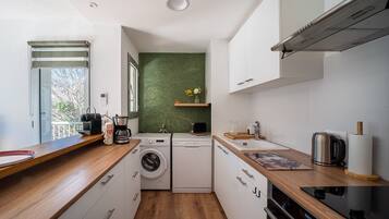 KĂŒhlschrank, Mikrowelle, Ofen, GeschirrspĂŒler