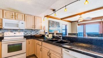 Fridge, microwave, stovetop, dishwasher