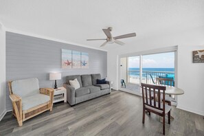 Televisión y oficina 