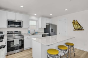 Refrigerador, microondas, horno, placa de cocina