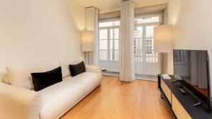 Apartment | Living area - Cozy Getaway in Porto With Balcony (Porto)