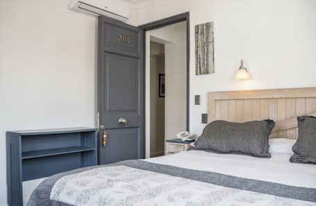 Standard Double Room. El Rosedal