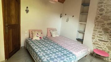 2 habitaciones, tabla de planchar con plancha, wifi y ropa de cama