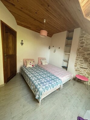 2 bedrooms, iron/ironing board, travel cot, WiFi