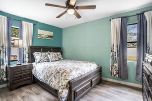 Signature Townhome, 4 Bedrooms, Non Smoking, Pets Allowed | Individually decorated, individually furnished, free WiFi, bed sheets