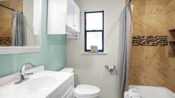 Signature-Stadtwohnung, 4 Schlafzimmer, Nichtraucher, Haustiere gestattet | Badezimmer