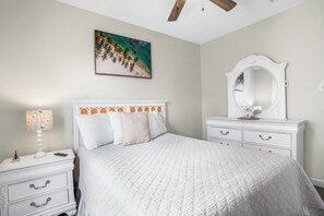 Signature Townhome, 4 Bedrooms, Non Smoking, Pets allowed