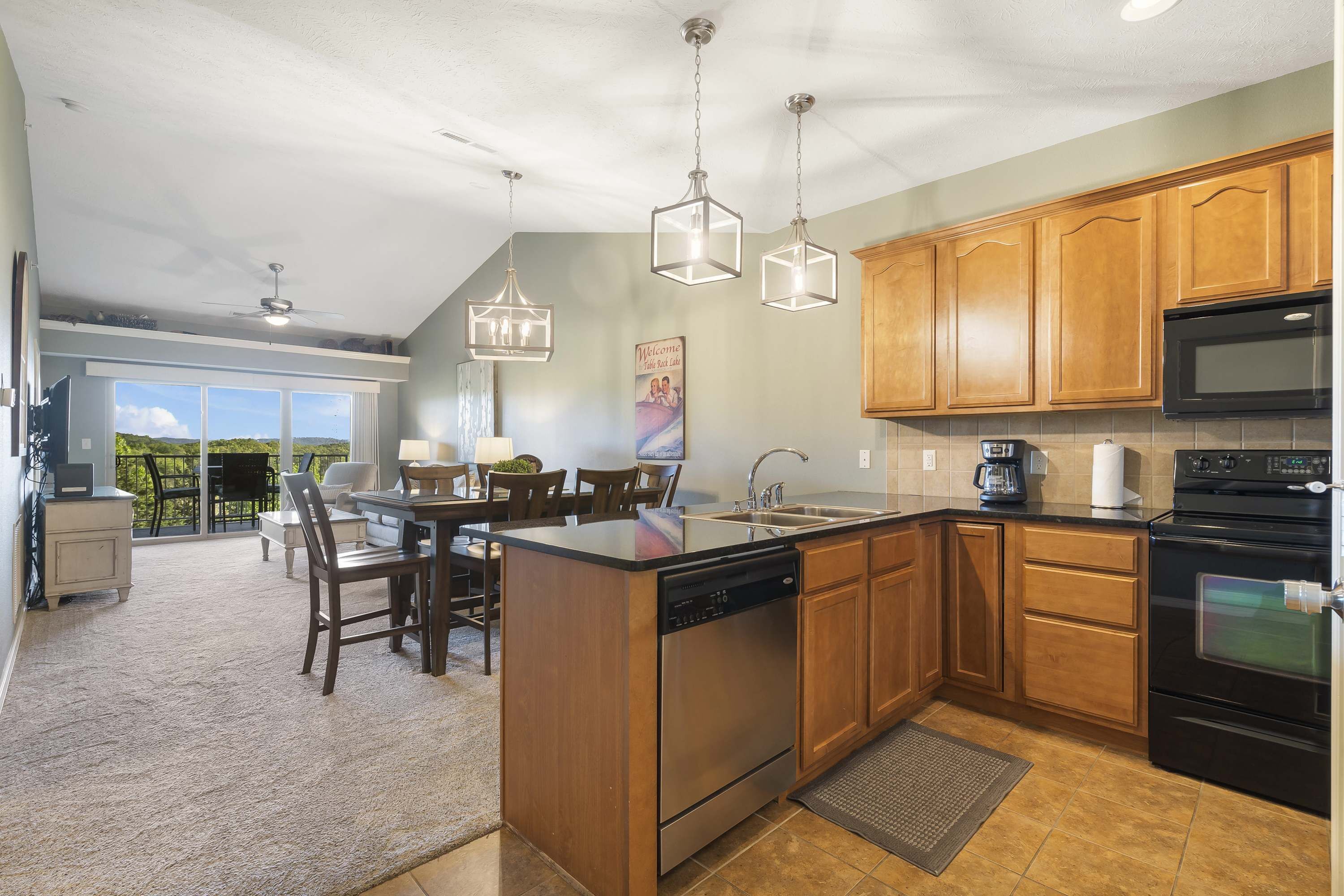 Condo, varias camas, balcón (Majestic Sunset Duo) | Cocina privada | Cafetera y tetera, refrigerador, microondas y horno 