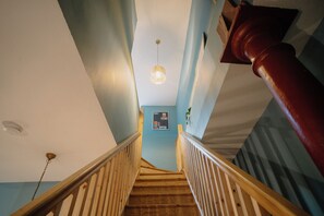 Appartement familial | SystĂšme dâinsonorisation, fer et planche Ă repasser