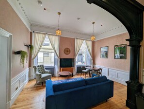 Comfort Apartment, City View | Living area - 89 The Merchants by The House of Danu (Edinburgh)