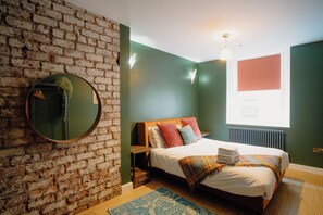 Appartement familial | SystĂšme dâinsonorisation, fer et planche Ă repasser