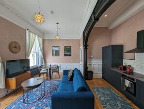 Comfort Apartment, City View | Living area - 89 The Merchants by The House of Danu (Edinburgh)