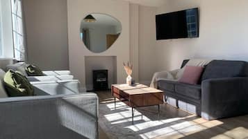 TV, fireplace, stereo