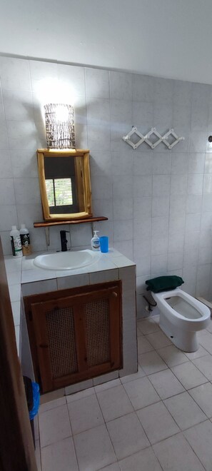 Deluxe Double Room, Private Bathroom, Garden View | Bathroom | Shower, towels, soap, toilet paper