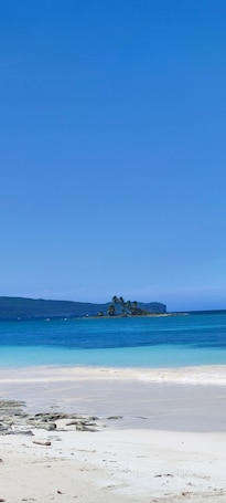 Perto da praia, areia branca . Casa More