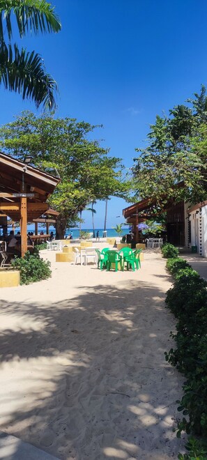 Beach nearby, white sand - Casa More  (Las Galeras)
