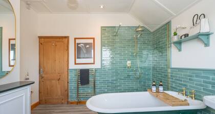 Quintessentially English 3-Bed Home in Ludlow - Pass the Keys