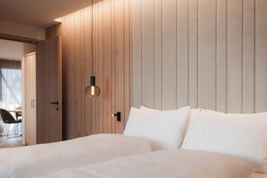 Luxe penthouse, 2 slaapkamers, uitzicht op bergen | Hypoallergeen beddengoed, donsdekens, een kluis op de kamer, een bureau