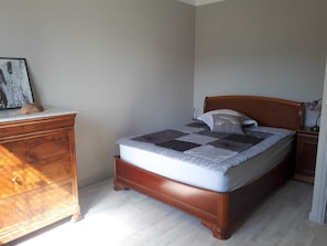 2 chambres, fer et planche Ă repasser, draps fournis