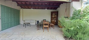 Outdoor dining - Family home with garden and village views (Callian)