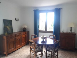 Dining - Family home with garden and village views (Callian)