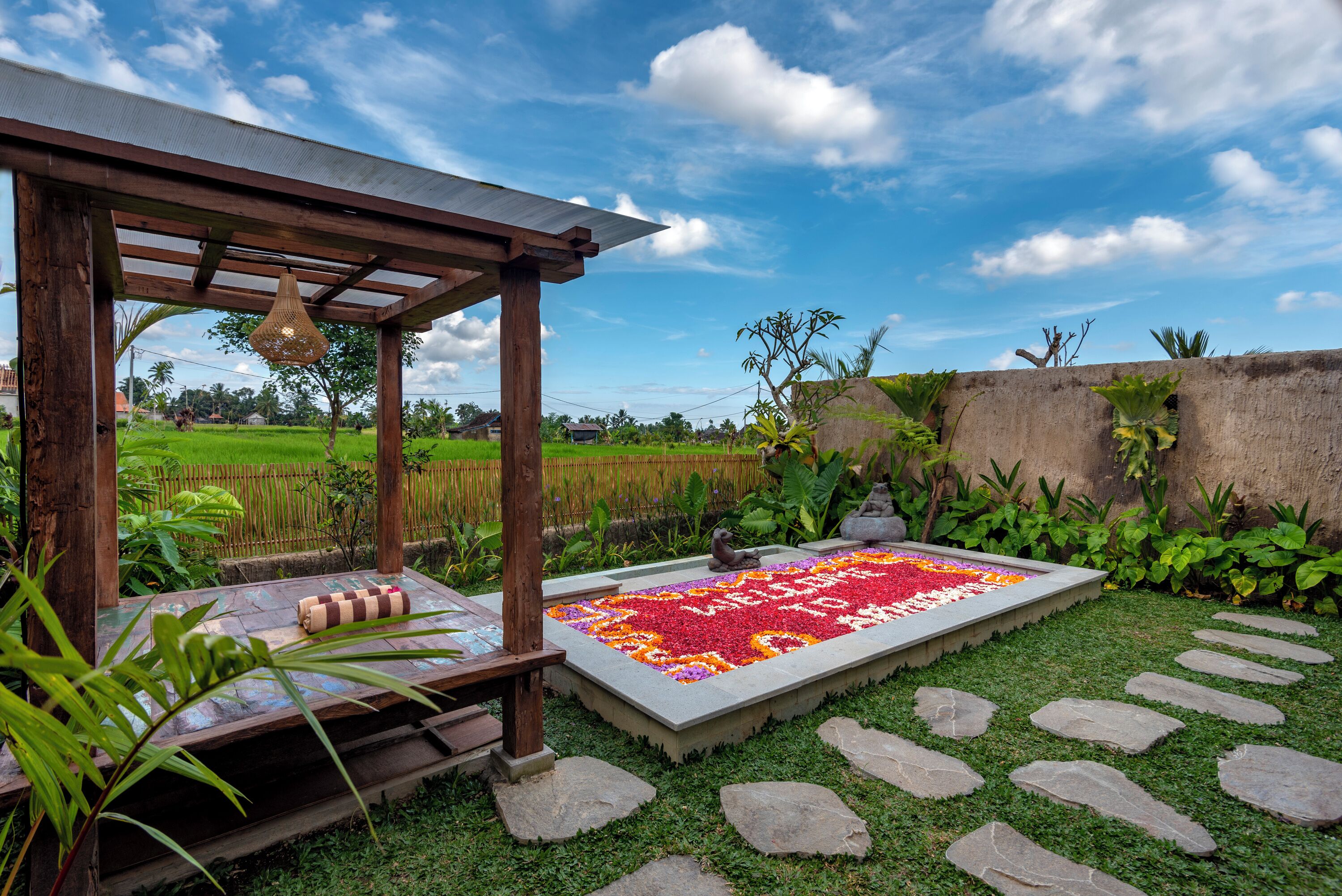 4 outdoor pools