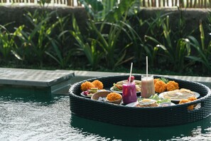 Makan di kamar