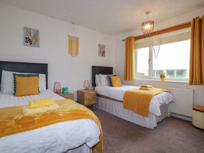 3 quartos, individualmente decorados, individualmente mobiliados