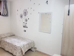 2 bedrooms, travel crib, WiFi, bed sheets - PO LAZISE HOUSE (Lazise)