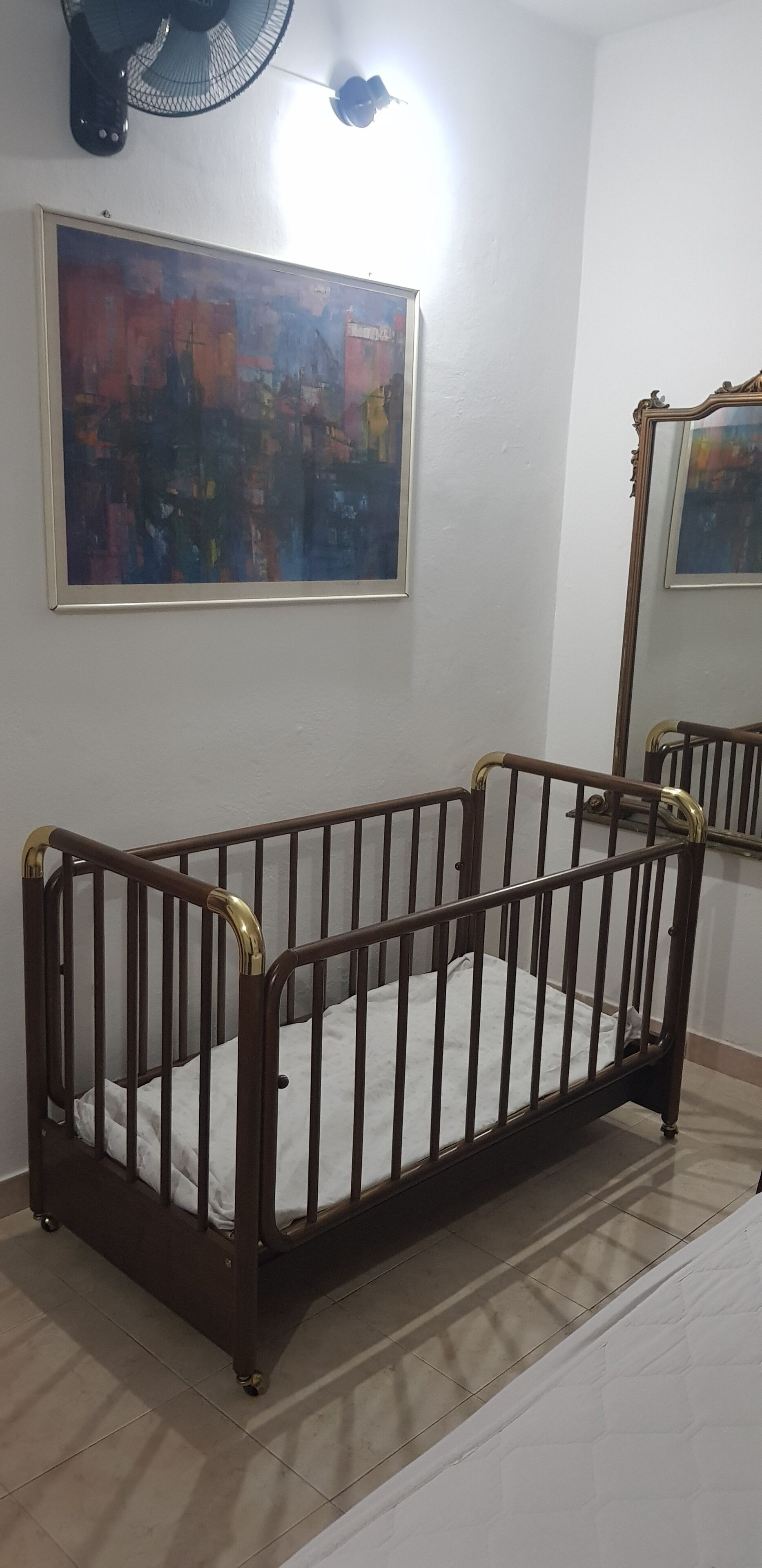 2 bedrooms, travel cot, WiFi, bed sheets