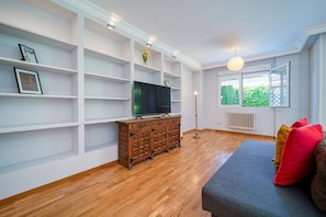 Family Room, Garden View