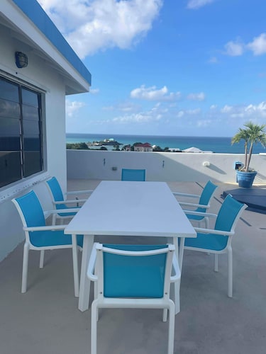 Easy Livin', 2-bedroom Guest House w/ Short Walk to Beach, Amazing View.